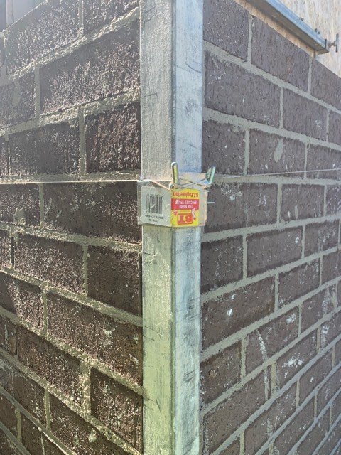 Dori Block — BT Engineering bricklayer's dual string line block for 50.8mm profiles